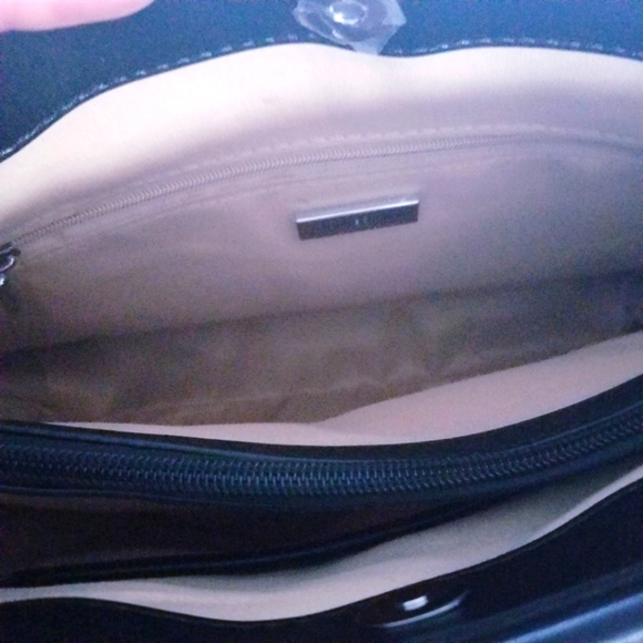 Giani Bernini Saffiano Plaid Purse NWOT tags. Measurements 14in W × 9in H - Picture 3 of 3